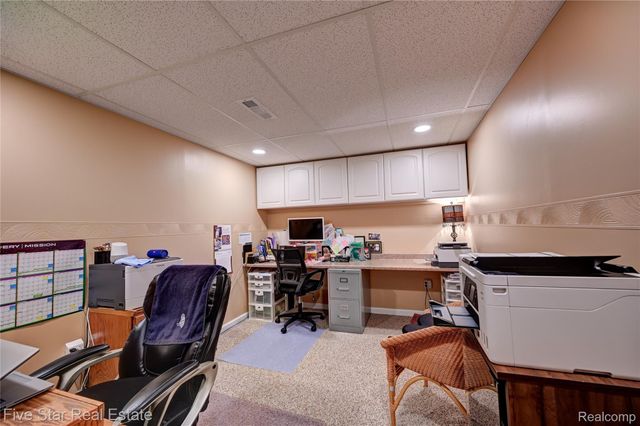 4950 Whitlow Court, Commerce Charter Township, MI 48382