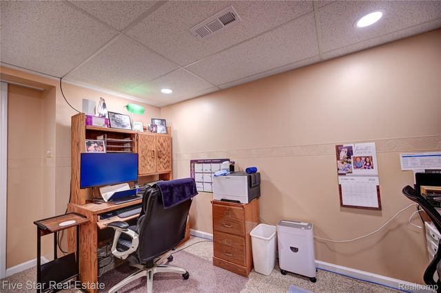 4950 Whitlow Court, Commerce Charter Township, MI 48382