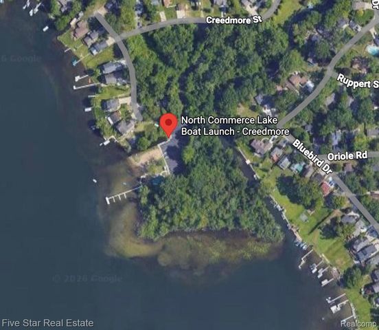 4950 Whitlow Court, Commerce Charter Township, MI 48382