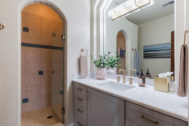 11508 Beringer Avenue NE, Albuquerque, NM 87122