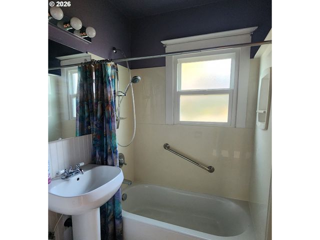 2605 Ne JARRETT St, Portland, OR 97211