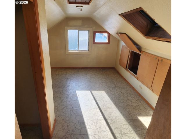 2605 Ne JARRETT St, Portland, OR 97211