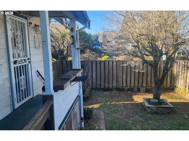 2605 Ne JARRETT St, Portland, OR 97211