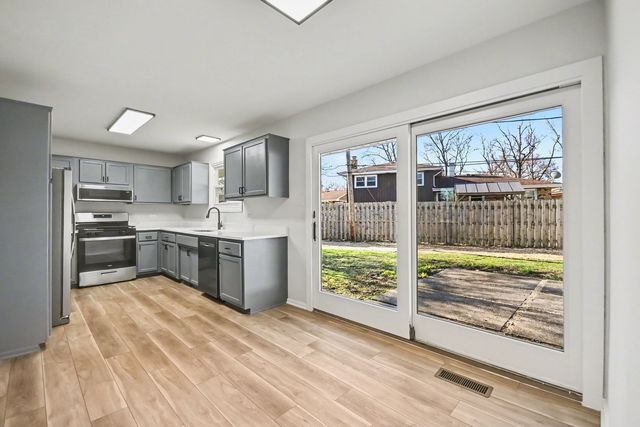 5535 Adeline Place, Oak Forest, IL 60452