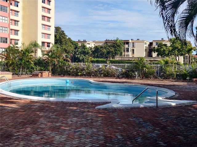 9001 SW 77th Ave C706, Miami, FL 33156