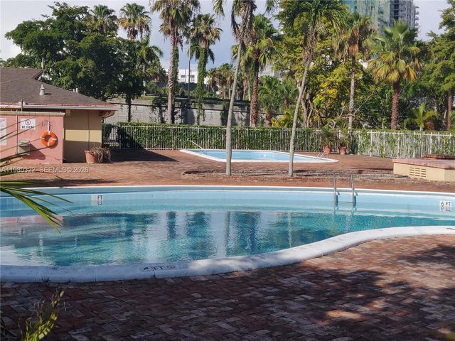 9001 SW 77th Ave C706, Miami, FL 33156