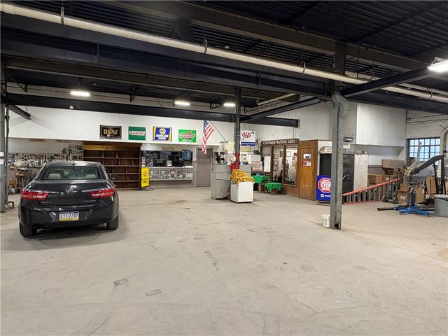 110 Penn Ave, Mt Oliver, PA 15210