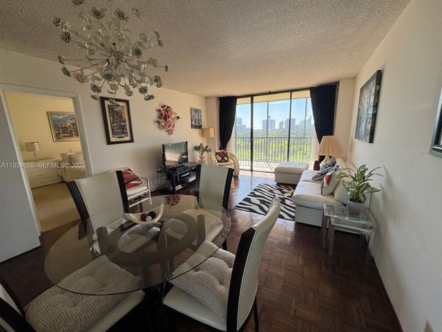 20335 W Country Club Dr 1105, Aventura, FL 33180