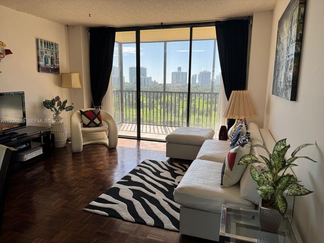 20335 W Country Club Dr 1105, Aventura, FL 33180