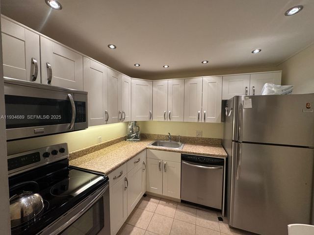 20335 W Country Club Dr 1105, Aventura, FL 33180