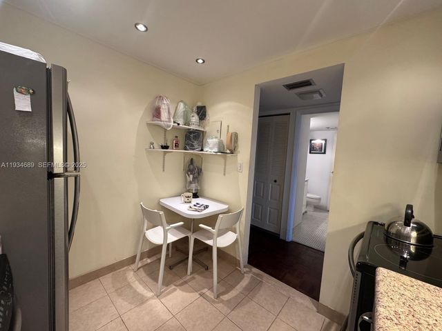 20335 W Country Club Dr 1105, Aventura, FL 33180