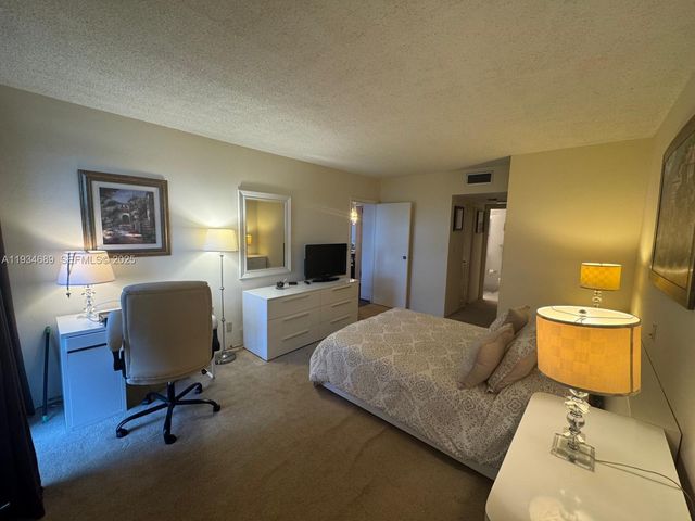 20335 W Country Club Dr 1105, Aventura, FL 33180