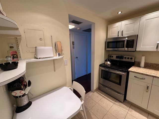 20335 W Country Club Dr 1105, Aventura, FL 33180