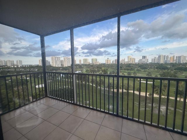 20335 W Country Club Dr 1105, Aventura, FL 33180