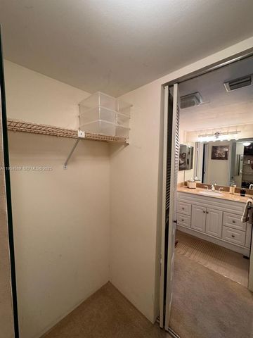 20335 W Country Club Dr 1105, Aventura, FL 33180