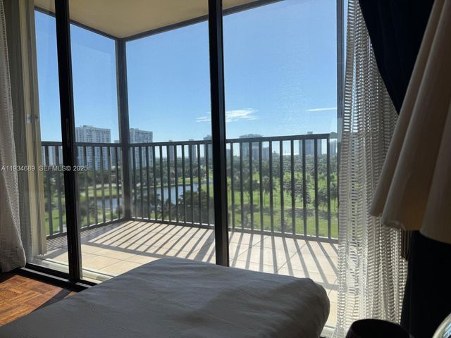 20335 W Country Club Dr 1105, Aventura, FL 33180