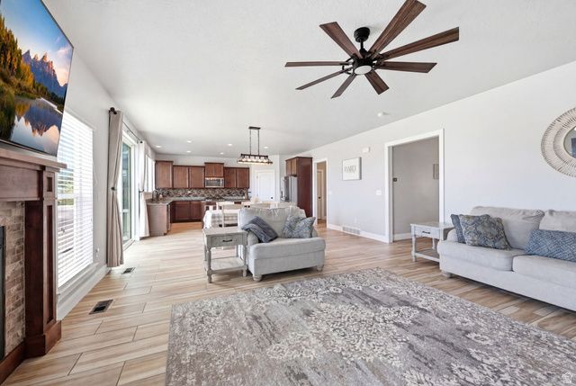 6497 W SUNNY MAPLE WAY, West Jordan, UT 84081