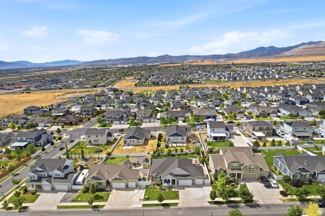 6497 W SUNNY MAPLE WAY, West Jordan, UT 84081