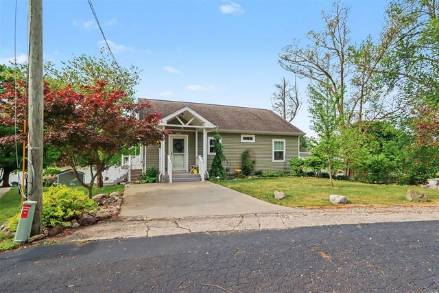 51509 Summit Street, Paw Paw, MI 49079
