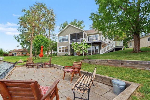 51509 Summit Street, Paw Paw, MI 49079