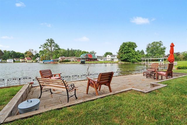 51509 Summit Street, Paw Paw, MI 49079