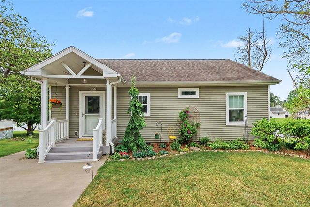 51509 Summit Street, Paw Paw, MI 49079