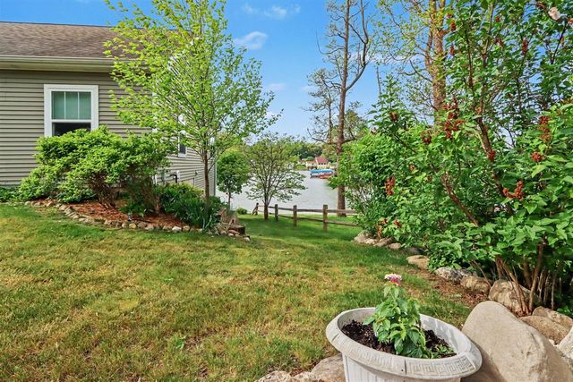 51509 Summit Street, Paw Paw, MI 49079