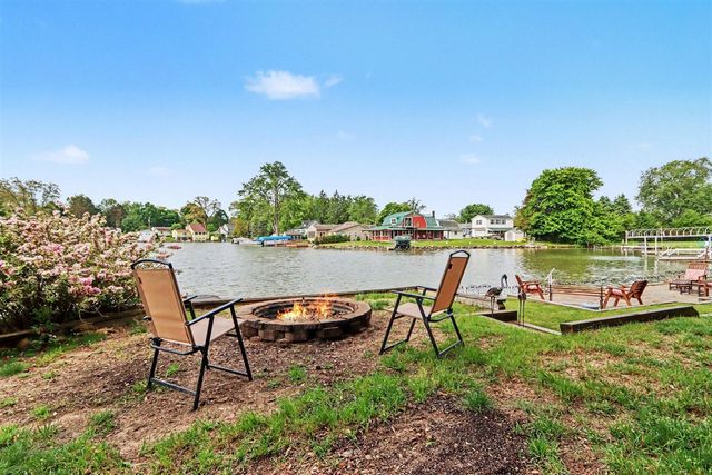 51509 Summit Street, Paw Paw, MI 49079