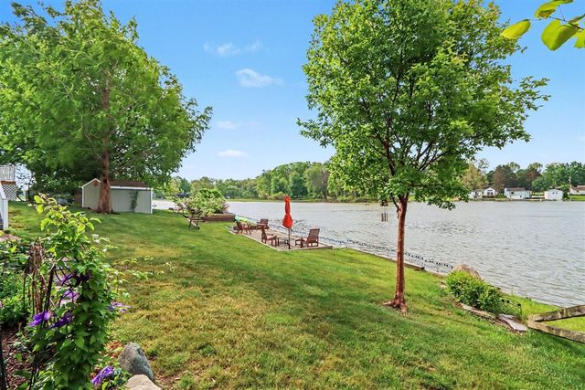 51509 Summit Street, Paw Paw, MI 49079