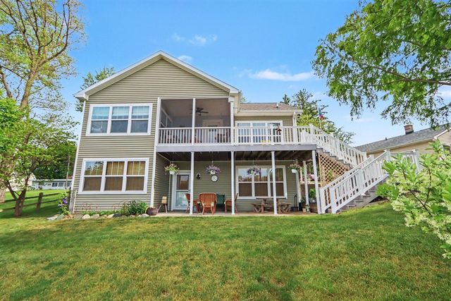 51509 Summit Street, Paw Paw, MI 49079