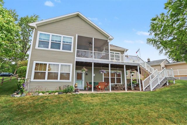 51509 Summit Street, Paw Paw, MI 49079