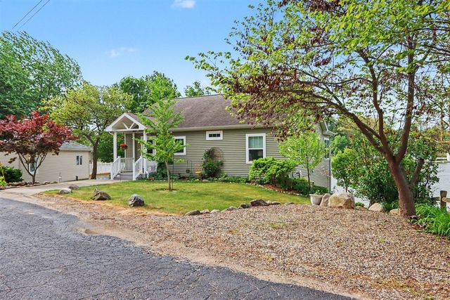 51509 Summit Street, Paw Paw, MI 49079