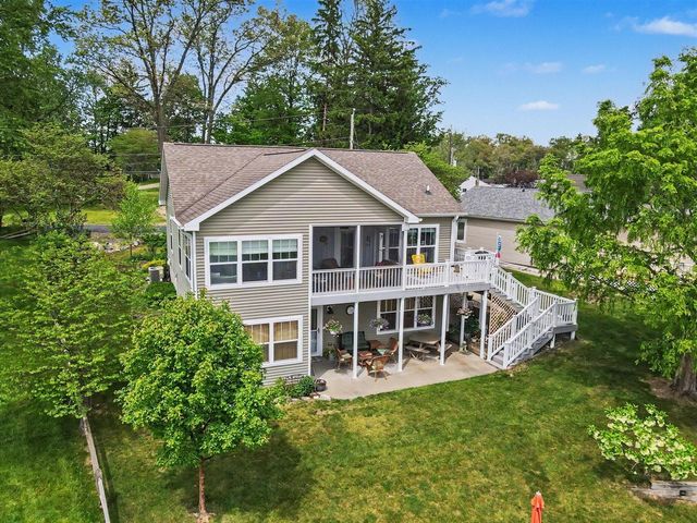 51509 Summit Street, Paw Paw, MI 49079