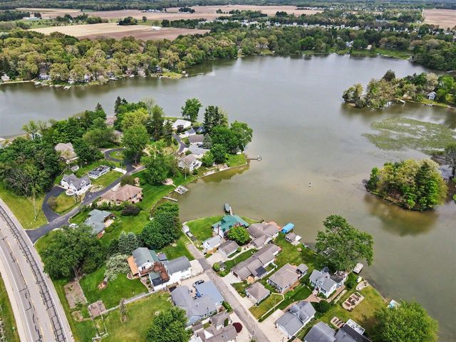 51509 Summit Street, Paw Paw, MI 49079
