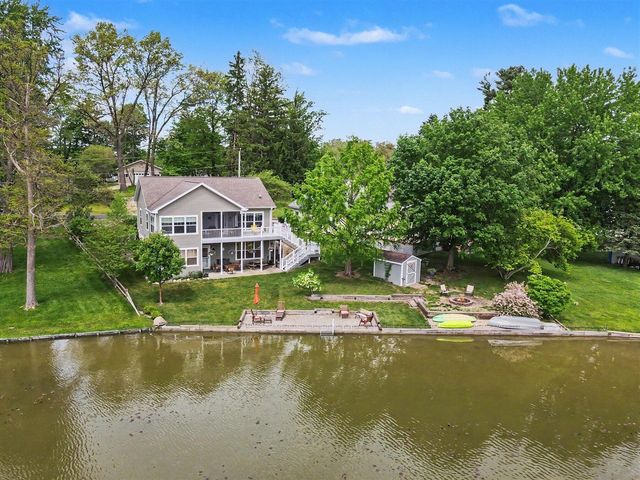 51509 Summit Street, Paw Paw, MI 49079