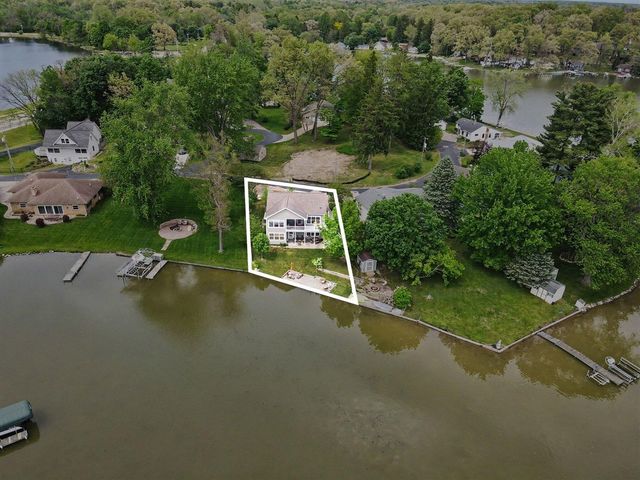 51509 Summit Street, Paw Paw, MI 49079