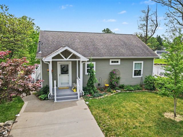 51509 Summit Street, Paw Paw, MI 49079