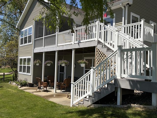 51509 Summit Street, Paw Paw, MI 49079