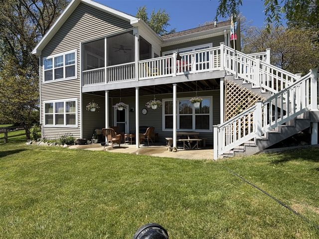 51509 Summit Street, Paw Paw, MI 49079