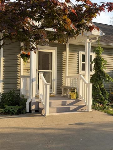 51509 Summit Street, Paw Paw, MI 49079