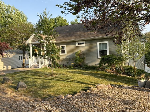 51509 Summit Street, Paw Paw, MI 49079