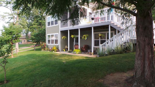51509 Summit Street, Paw Paw, MI 49079