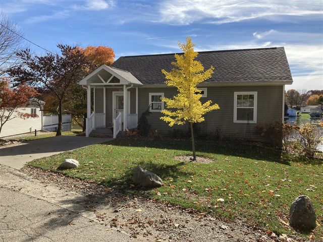 51509 Summit Street, Paw Paw, MI 49079