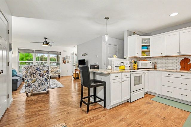 51509 Summit Street, Paw Paw, MI 49079