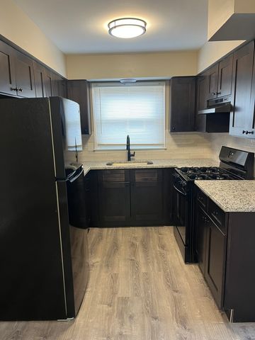 7041 99th Street 2w, Chicago Ridge, IL 60415