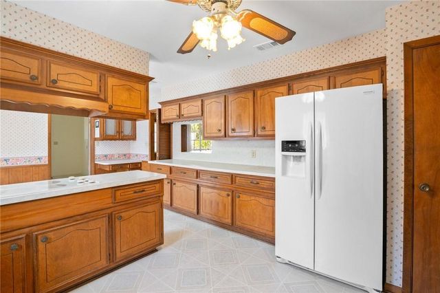 203 Whispering Creek Street, Victoria, TX 77904