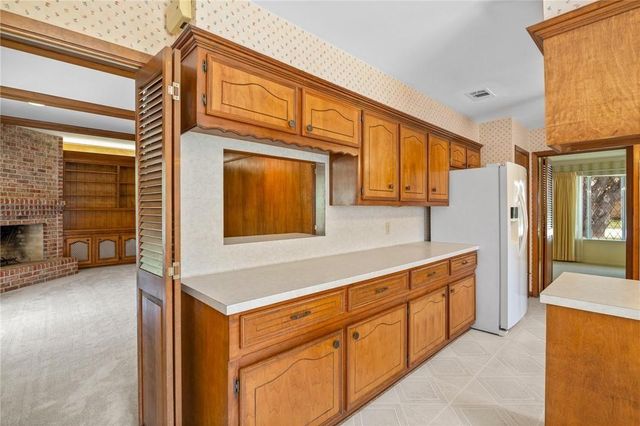 203 Whispering Creek Street, Victoria, TX 77904