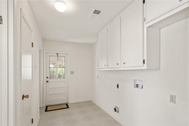 203 Whispering Creek Street, Victoria, TX 77904