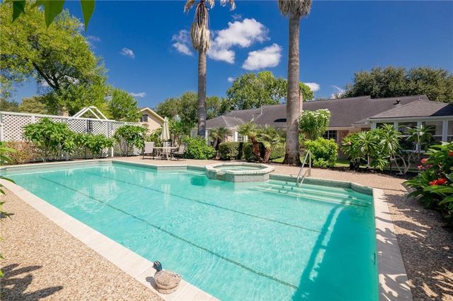 203 Whispering Creek Street, Victoria, TX 77904