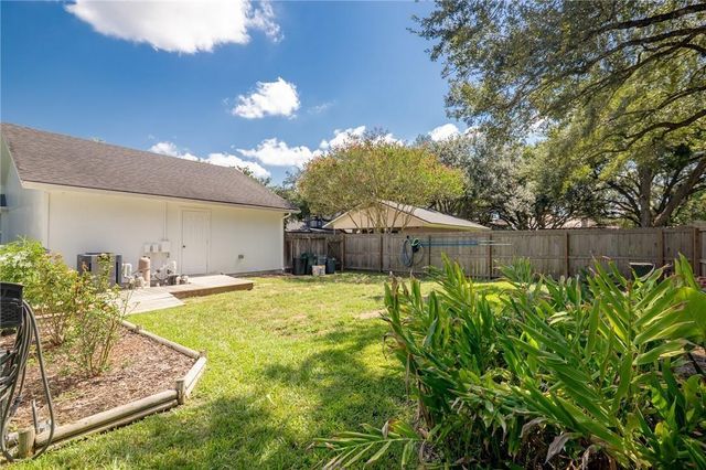 203 Whispering Creek Street, Victoria, TX 77904